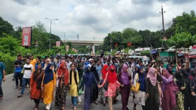 সড়ক ছাড়লেন শেকৃবি শিক্ষার্থীরা, যান চলাচল স্বাভাবিক
