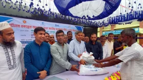 বগুড়ায় ২ শতাধিক কৃষক পেল ডালজাতীয় ফসলের বীজ ও সার