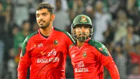 সাইফ হাসান বল হাতে নিয়েই তুলে নিলেন দুই উইকেট
