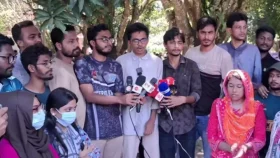 বাকৃবিতে প্রশাসনের নির্দেশ প্রত্যাখ্যান, ছয় দাবি শিক্ষার্থীদের