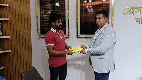 নারায়ণগঞ্জে অগ্নিদগ্ধ হয়ে নিহতদের স্বজনদের আর্থিক সহায়তায়