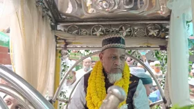 আনোয়ারায় শিক্ষককে ঘোড়ার গাড়িতে চড়িয়ে রাজকীয় বিদায়