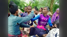 পাবনায় ট্রাক-মোটরসাইকেল সংঘর্ষ, মা-মেয়ে নিহত