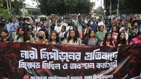 নারী শিক্ষার্থীকে হুমকিদাতার ঠাঁই ক্যাম্পাসে হবে না