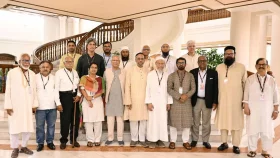 প্রধান উপদেষ্টার সঙ্গে ৭ রাজনৈতিক দলের বৈঠক