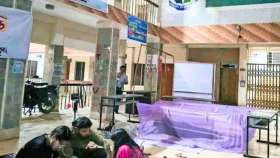অনশনকারীদের পাশে ঘুমিয়ে রাত কাটালেন ববি উপাচার্য&nbsp;