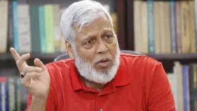 দামি উপহার ফেরত দিয়ে প্রশংসা কুড়ালেন সরকার উপদেষ্টা