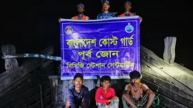 সমুদ্রে ভাসতে থাকা তিন জেলে উদ্ধার&nbsp;