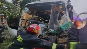 ফেনীতে সড়ক দুর্ঘটনায় হেলপার ও সুপারভাইজার নিহত