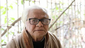 শহীদ মিনারে বদরুদ্দীন উমরকে শ্রদ্ধা কাল, দাফন জুরাইন কবরস্থানে