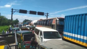 ৭ ঘণ্টা পর ঢাকা-সিলেট মহাসড়কের অবরোধ প্রত্যাহার