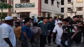 ফেনী-পরশুরাম সড়ক অবরোধ করে গ্রাহকের বিক্ষোভ