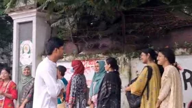 ভিপি প্রার্থী আবিদুল ইসলাম খানের ভোটকেন্দ্র পরিদর্শন