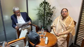 স্ত্রীকে নিয়ে সিঙ্গাপুর গেলেন মির্জা ফখরুল