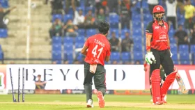 তাসকিন-তানজিমের সাফল্য, পাওয়ার প্লেতে হংকংয়ের ৩৪ রান