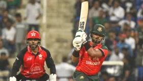 পাওয়ার প্লেতে বাংলাদেশের ৫১ রান, ছক্কার রেকর্ড পারভেজের