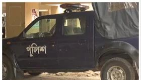 পুলিশকে লক্ষ্য করে গুলি, ৩ পুলিশ আহত
