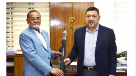 বাংলাদেশ পুলিশকে ১ হাজার ছাতা উপহার দিলো ইলেক্ট্রো মার্ট
