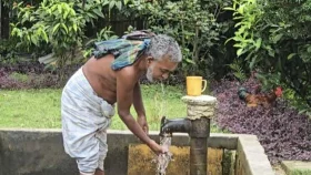 কুমিল্লায় হাতের ছোঁয়া ছাড়াই নলকূপে ঝরছে পানি বছরের পর বছর&nbsp;
