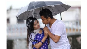 বৃষ্টি মানেই রোমান্সের সুর