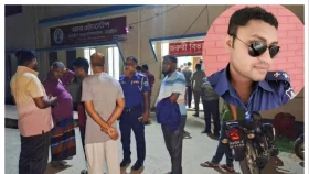 বাঁশ বোঝাই ট্রাকে বাসের ধাক্কা, পুলিশের এসআইসহ নিহত ৩