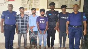 দশম শ্রেণির ছাত্রীকে উত্ত্যক্ত, ৫ বখাটে আটক