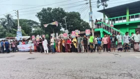 ভাঙ্গায় যান চলাচল স্বাভাবিক, আন্দোলনকারীদের অবস্থান রাস্তার পাশে