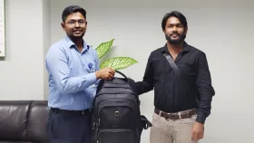ইন্দোনেশিয়ান নাগরিককে হারানো ব্যাগ ফিরিয়ে দিল শাহ আমানত কর্তৃপক্ষ
