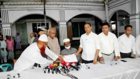 ক্যান্সার আক্রান্ত হেফাজত নেতার পাশে তারেক রহমান
