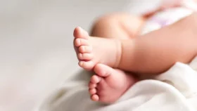 সিজারের সময় নবজাতকের পা ভেঙে ফেলার অভিযোগ