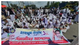 শিক্ষার্থীদের মারধর, প্রধান শিক্ষকের অপসারণের দাবিতে অবরোধ