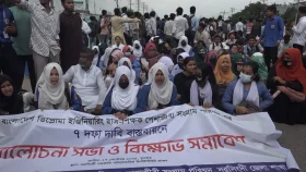 নরসিংদীতে কারিগরি শিক্ষার্থীদের মহাসড়ক অবরোধ
