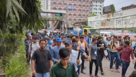 যমুনা অভিমুখে চাকরিপ্রত্যাশীদের বিক্ষোভ, পুলিশের বাধা