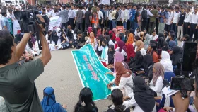ছয় দাবিতে সাতরাস্তা অবরোধ পলিটেকনিক শিক্ষার্থীদের