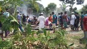 কুমিল্লায় মাইকে ঘোষণা দিয়ে ৪ মাজারে ভাঙচুর, অগ্নিসংযোগ