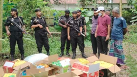 মানিকগঞ্জে নকল সাবানের কারখানায় র&zwj;্যাবের অভিযান