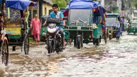 টানা বৃষ্টিতে জলাবদ্ধতা, দুর্ভোগে গাইবান্ধাবাসী
