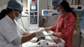 ভারতে জীবন্ত পুঁতে ফেলা নবজাতক কন্যাশিশু উদ্ধার