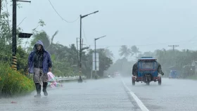 সুপার টাইফুন রাগাসায় সতর্ক হংকং, স্থগিত সকল ফ্লাইট