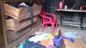 বাড়িতে পুলিশ ঢুকতেই ডাকাত ডাকাত চিৎকার, অতঃপর