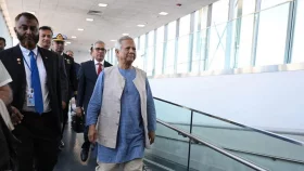 সফরসঙ্গীসহ নিউইয়র্ক পৌঁছেছেন প্রধান উপদেষ্টা