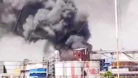 নারায়ণগঞ্জে সিমেন্ট ফ্যাক্টরিতে আগুন