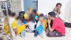 সাতক্ষীরা সীমান্তে ১০ বাংলাদেশিকে বিজিবির কাছে হস্তান্তর