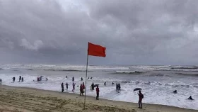 চার সমুদ্রবন্দরে তিন নম্বর সতর্কতা