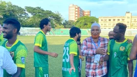 ১০ জনের রহমতগঞ্জকে হারাতে পারলো না রানার্সআপ আবাহনী