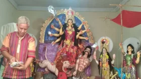 বাঙালি হিন্দু ছাড়াও যেসব জনগোষ্ঠীর মানুষ দুর্গাপূজা করে