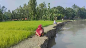 ক্ষতিপূরণ চাইনে, নদী ভাঙন থাকি হামারঘরোক বাঁচাও