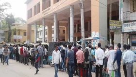 দুর্গাপূজায় ভারত ভ্রমণে ভিড় বেড়েছে বেনাপোলে