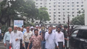 সচিবালয়ে কর্মচারীদের একাংশের বিভিন্ন দাবিতে বিক্ষোভ