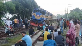 পাবনায় ট্রেন লাইনচ্যুত, ঢাকা-উত্তরবঙ্গ রেল যোগাযোগ বন্ধ
